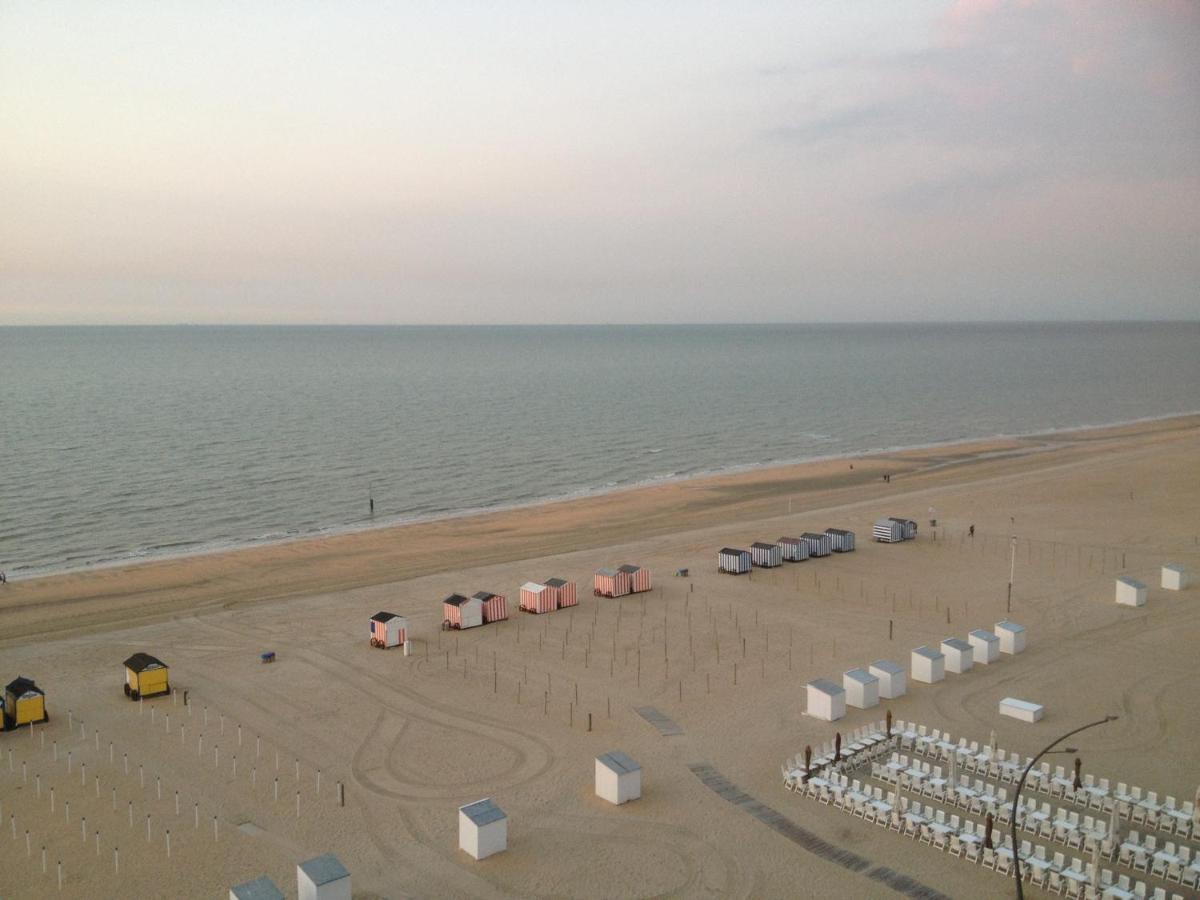 Zeedijk44 - Frontal Sea View Penthouse Lägenhet De Panne Exteriör bild