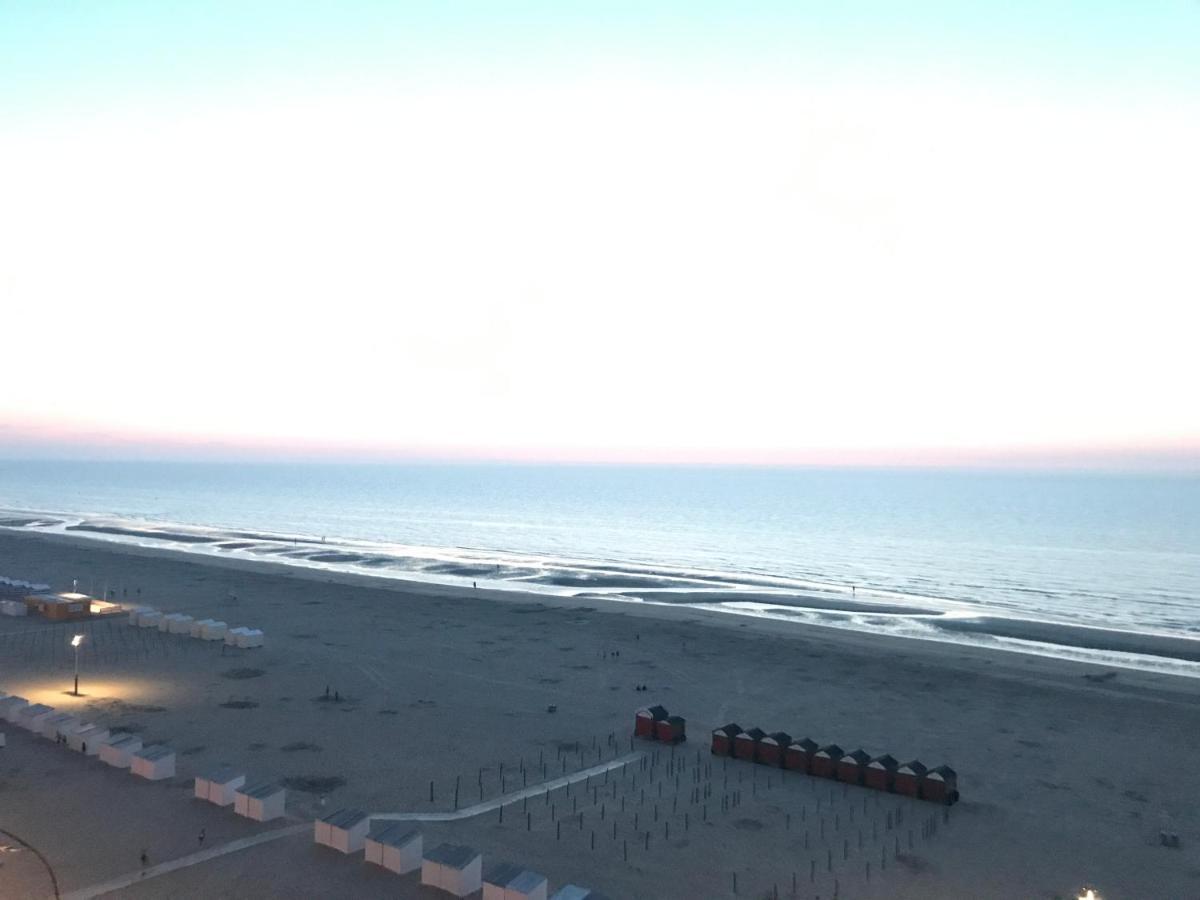 Zeedijk44 - Frontal Sea View Penthouse Lägenhet De Panne Exteriör bild